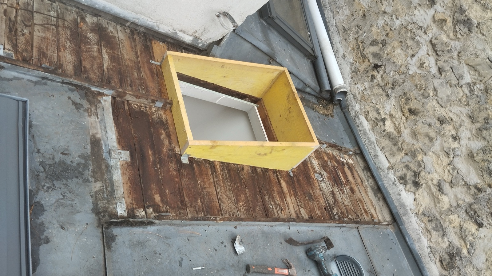 Avant - Travaux de zinguerie : finition durable